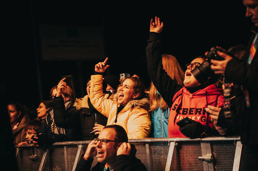 Zoom: L’événement est gratuit et accessible à tous les visiteurs – à l’exception de la zone Golden Circle directement devant la scène.