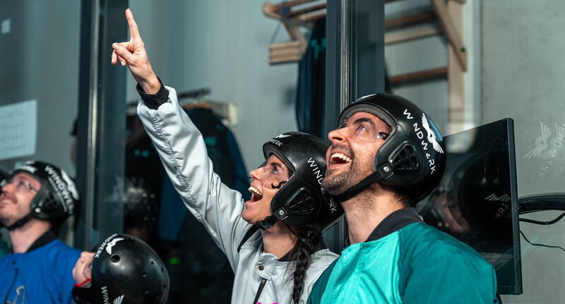 Das Windwerk in Winterthur ist die einzige Indoor Skydiving Anlage in der Deutschschweiz. Durch modernste Technik wird ein Luftstrom in einer vertikalen Flugkammer beschleunigt, der Menschen durch seine hohe Geschwindigkeit schweben lässt. 