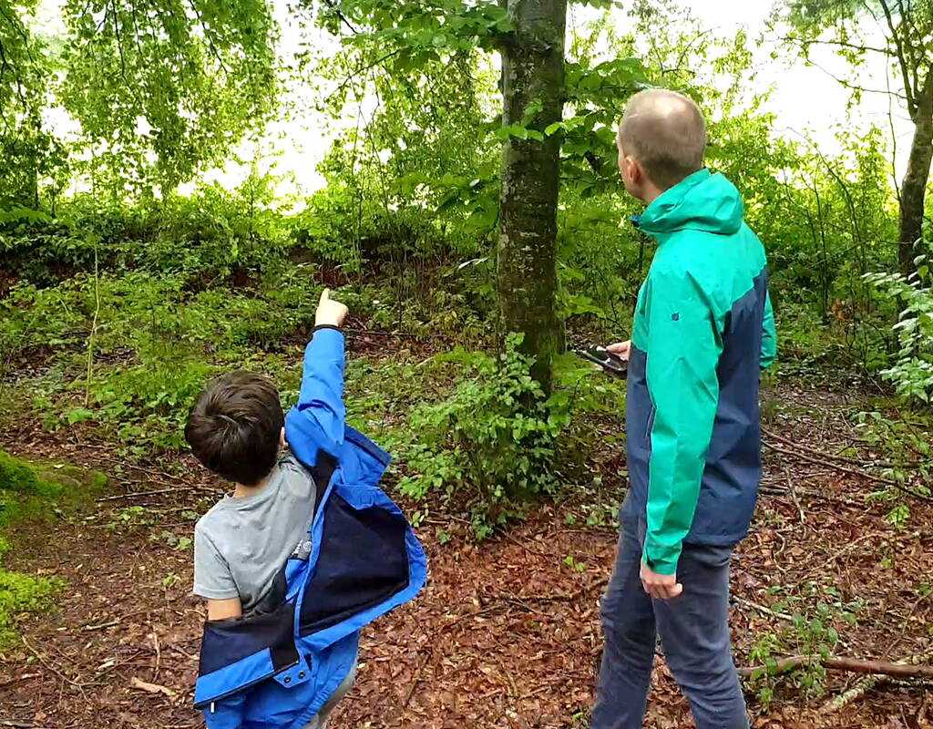 Tu peux joindre l'utile à l'agréable en participant à l'une des chasses au trésor. Qu'il s'agisse de la rencontre secrète de Sursee, des chasses au trésor familiales de Hasle Heiligkreuz ou de Lungern, c'est une manière passionnante d'intégrer le mouvement dans le quotidien. Et si tu peux en même temps vivre avec les enfants une excursion familiale riche en expériences et en aventures, cela fait deux fois plus plaisir.