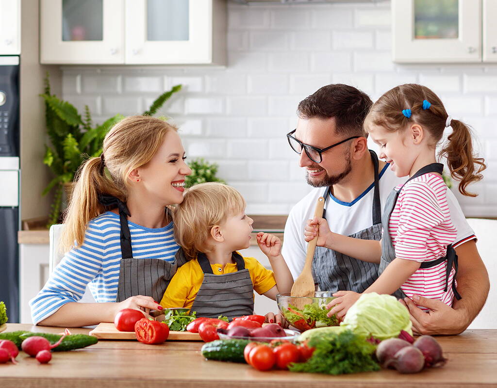 Dans notre rubrique Recettes, tu trouveras des propositions de menus sains et complets pour tous les jours. Découvre-les et laisse-nous t'aider à planifier tes menus.