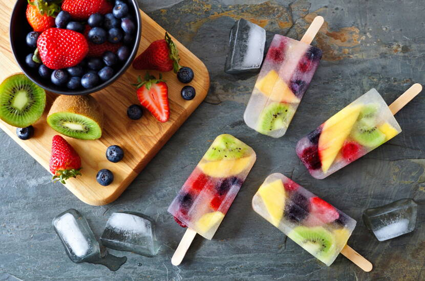 Les enfants adorent la glace à l'eau - tout comme les adultes ! Lorsqu'il fait chaud en été, cette glace apporte un rafraîchissement bienvenu. 