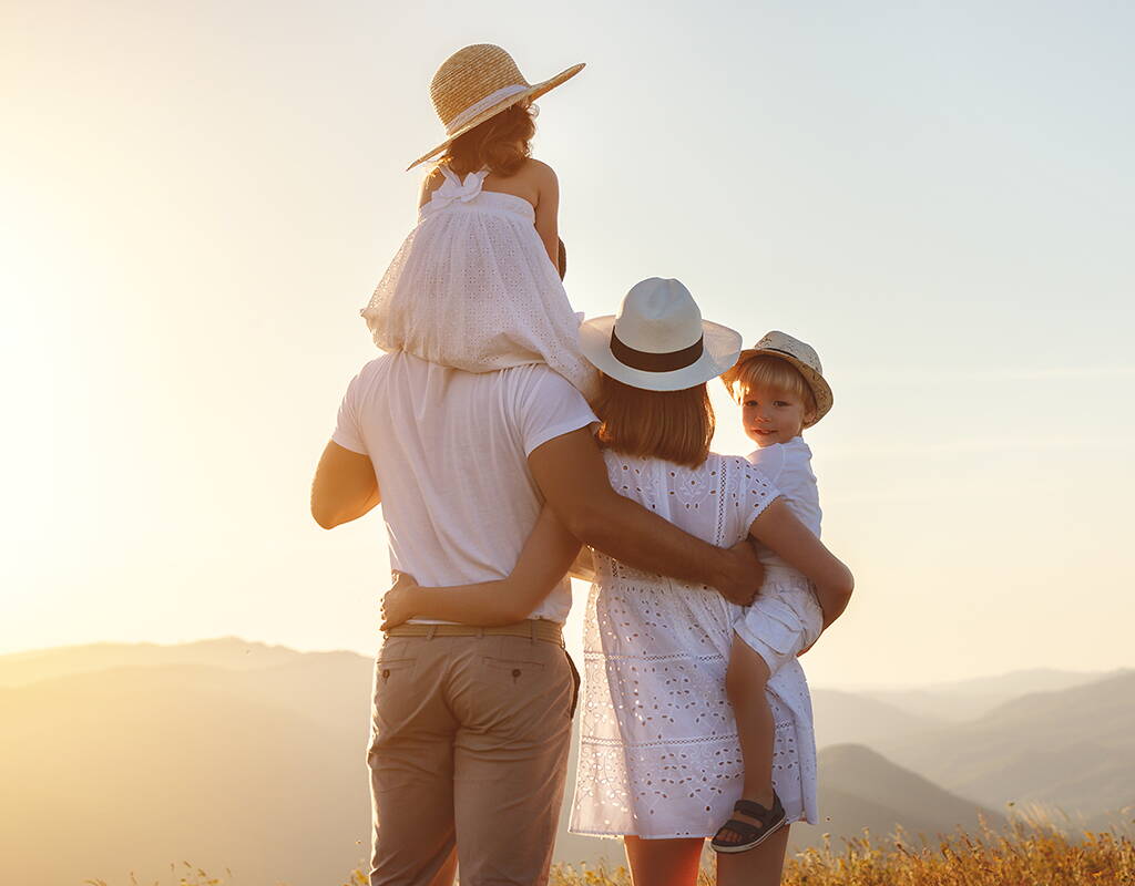 Tu prévois une sortie en famille? N’oublie pas de consulter nos offres avant de payer le plein tarif. Avec un peu de chance, tu trouveras dans la catégorie «Offres» un bon de réduction (entrée gratuite ou à prix réduit) correspondant justement à ta destination. Jette un œil, cela en vaut la peine!