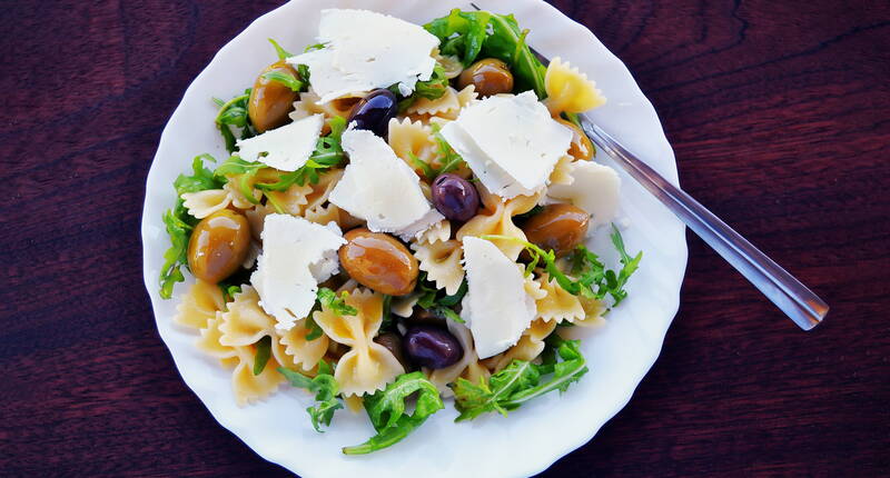 Nichts passt besser zu einer leckeren Fleisch-, Gemüse- oder Fischgrillade. Unser Pasta-Salat bringt Ferienstimmung auf den Tisch.