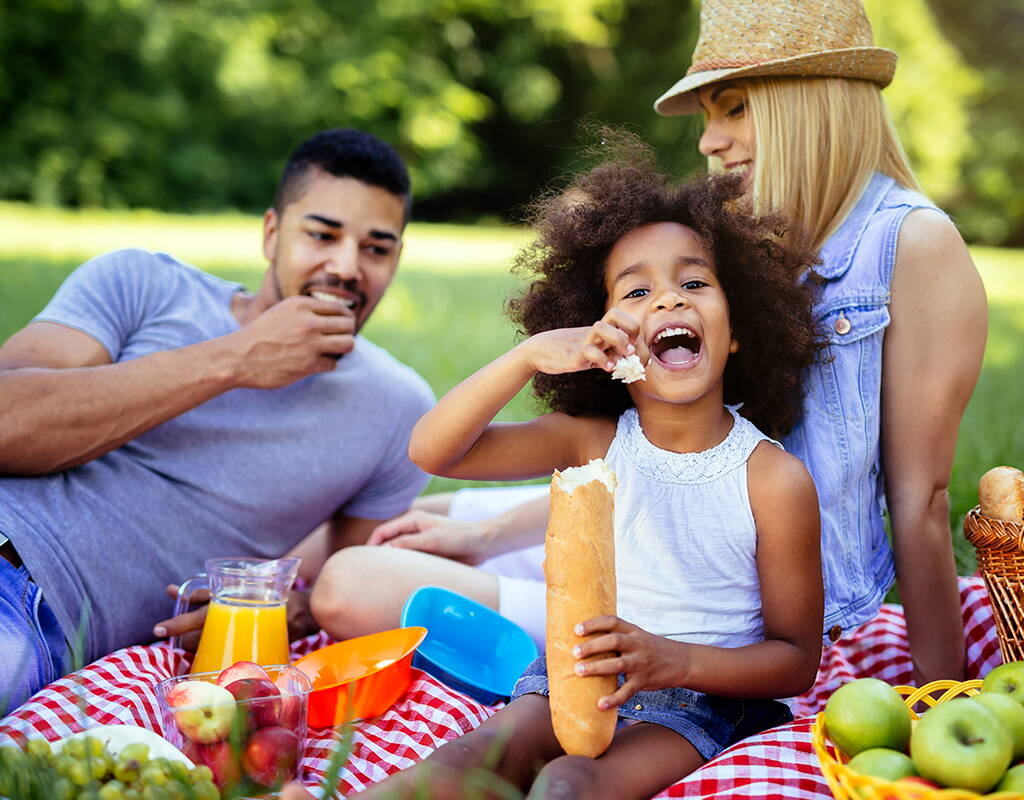 Hai in programma una bella gita in famiglia? Dai un’occhiata alle nostre offerte prima di pagare il prezzo pieno. Con un po’ di fortuna trovi nella categoria «Offerte» un buono per un ingresso gratuito o scontato proprio per la tua destinazione preferita. Ne vale la pena!