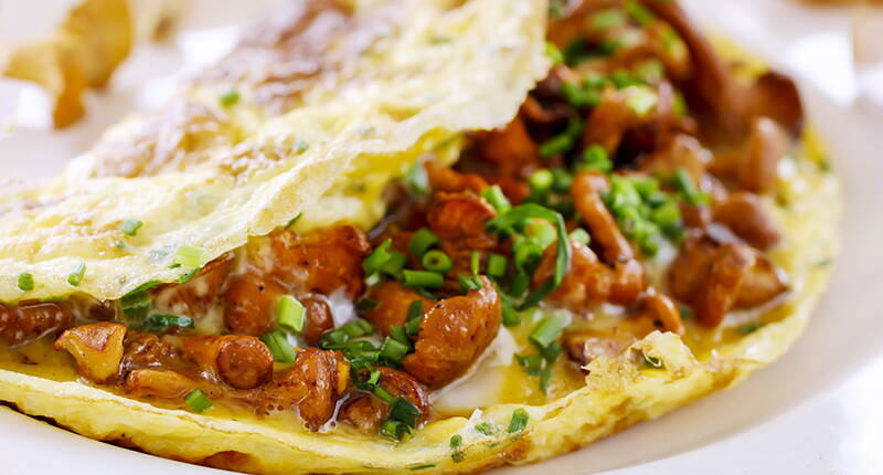 Ob zum Frühstück oder als kohlenhydratarmes Abendessen – die Eierschwämmli-Omelette ist einfach zu machen, gesund und äusserst lecker.