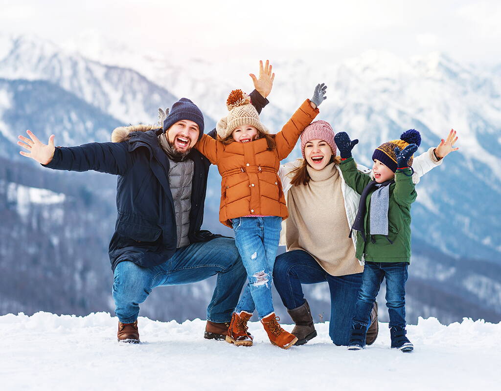 Prends tes skis ou ta luge et place aux pistes! Avant de partir, n’oublie pas de consulter nos offres variées. Tu y trouveras peut-être un bon de réduction correspondant justement à ta destination. Le succès de ton excursion sera ainsi garanti.