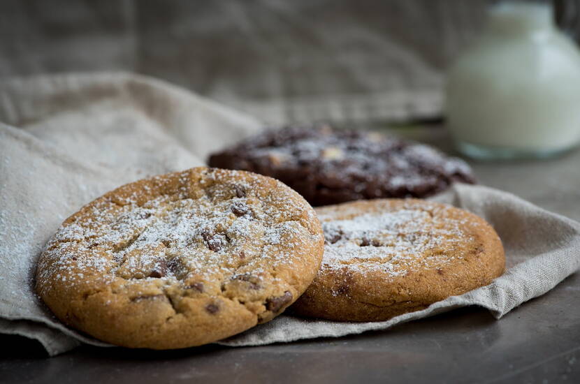 Weihnachtszeit ist Guetzli-Zeit. Wie schön ist es doch abends oder an einem trüben Sonntag mit den Kindern gemeinsam in der Küche zu stehen und jedem seine Lieblingsplätzchen zu backen. 