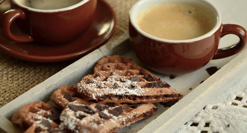 Rezept für wunderbar schokoladige Waffeln. Aus dem Low Carb-Zutaten entstehen in weniger als einer halben Stunde 1 bis 2 Schokoladenwaffeln.