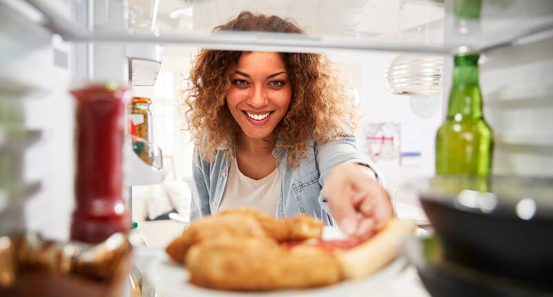 Ou, en d'autres termes, combien de temps peut-on conserver au réfrigérateur les restes de pizza, de riz trop cuit ou de pâtes pour les manger plus tard en toute bonne conscience?