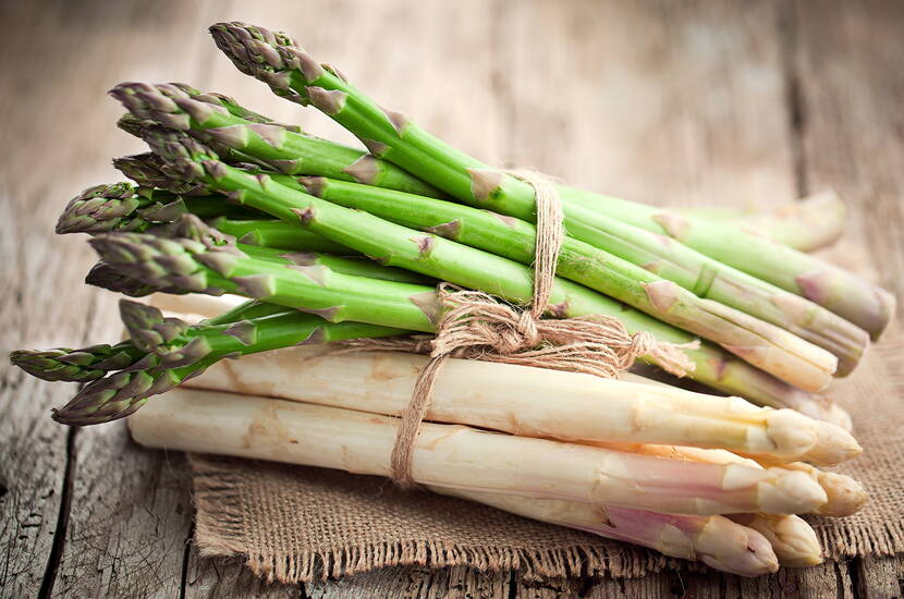 In unserer Region ernten wir den Spargel zwischen März und Juni.