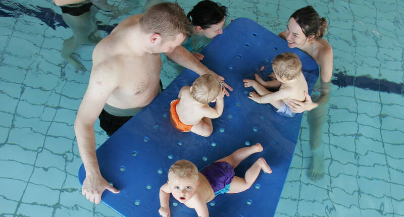 CHF 100.– de réduction sur les cours de l'école de natation de Düdingen. Télécharge dès maintenant ton bon personnel et profite de la réduction lors de ton prochain cours. Les cours sont limités à 8 enfants maximum (certains même à 6) et sont dispensés en deux langues (FR et DE).