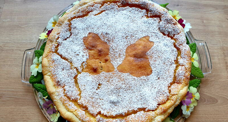 Ein Kuchen- oder Blätterteigboden, gefüllt mit einer luftig leichten Füllung aus Gries, Orangen und Mandeln. Das traditionelle Schweizer Ostergebäck neu interpretiert.