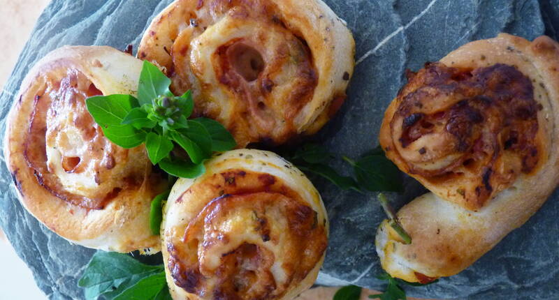 Pizza-Schnecken sind nicht nur unglaublich lecker, sie sehen auch originell aus. Die Herstellung ist einfach, das Resultat lecker und grandios.