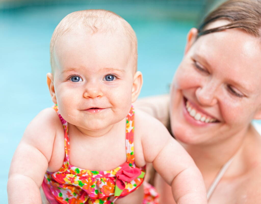 Ob Baby-Badeplausch oder Eltern-Kinder-Wasserplausch – du entscheidest, welcher Kurs du mit deinem Kinde besuchen möchtest. Mit unserem Gutschein erhältst du pro Kalenderjahr und Kind bis zu 20 Franken Rabatt auf den gebuchten Schwimmkurs. Reinschauen lohnt sich!