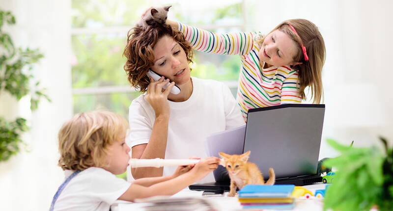  Les écoles, les jardins d'enfants et les groupes de jeux sont fermés et, en raison de la situation actuelle, de nombreux parents sont obligés de déplacer le lieu de travail dans leurs propres murs. Nous vous donnons des conseils qui faciliteront votre journée de travail