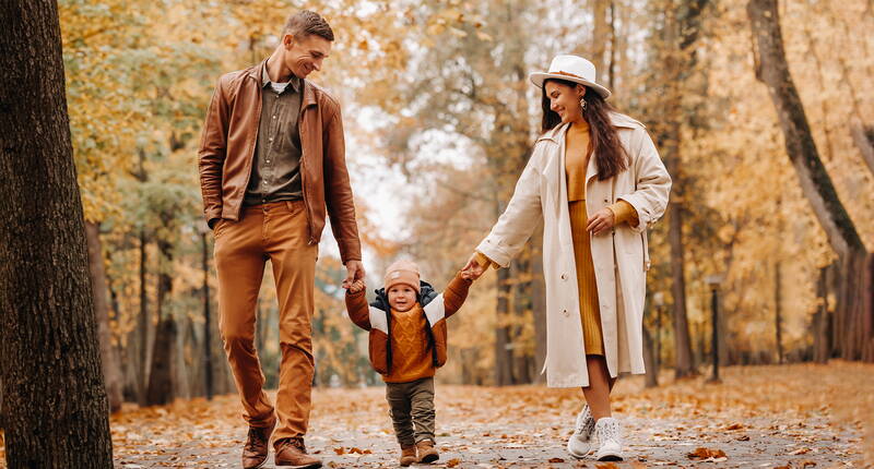 Steht ihr vor euren ersten Familienferien mit den Kleinen und wollt die Herbstferien stressfrei und entspannt geniessen? Mit diesen bewährten Tipps wird eure Reise garantiert ein Erfolg. 