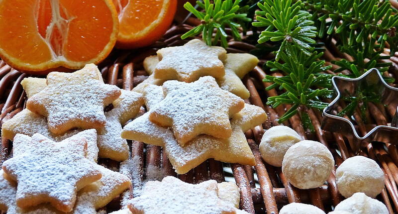 Himmlische, leicht salzige Macadamia Guetzli mit einer süssen Füllung aus Schokolade und Vanillepaste. Die Zutaten reichen für ca. 40 Stück.