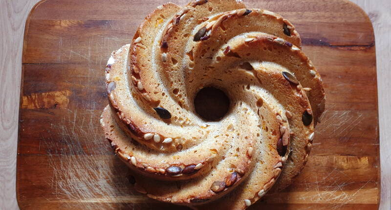 Rezept für ein leckeres, schmackhaftes und gesundes Kürbisbrot. Die Zutaten reichen für ein Brot von ca. 500 Gramm.