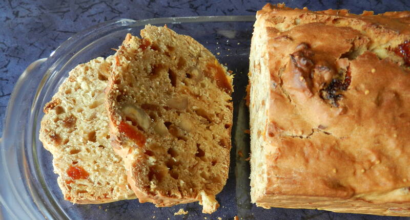 Ein reichhaltiges Früchtebrot mit Feigen, kleingeschnittenen Dörrfrüchten, Honig, Haselnüssen Nelkenpulver und Kardamom. 