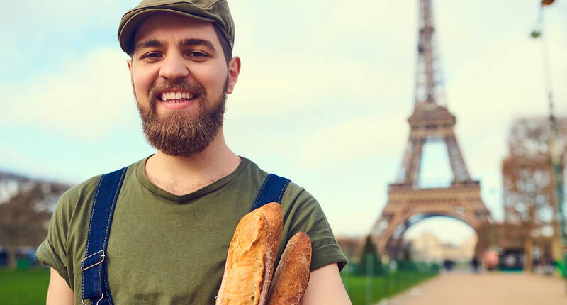 Wer kennt sie nicht, die Bilder vom Bewohner der französischen Hauptstadt, der mit einem Baguette unter dem Arm rumläuft? Oder dem Italiener, welcher dauernd einen Teller Spaghetti vor sich stehen hat? Deutsche essen ja eh jeden Tag nur Sauerkraut mit Eisbein und wollen das auch nicht anders.