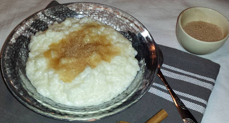 Milchreis kann auch mit Kokosmilch zubereitet werden. Dieses Rezept eignet sich auch sehr gut für Personen, welche Kuhmilch nicht vertragen oder meiden möchten.