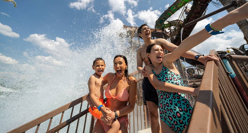 Il mondo acquatico Rulantica dell'Europa-Park promette divertimento acquatico tutto l'anno per tutta la famiglia: sia per gli amanti dell'adrenalina, sia per i più piccoli, sia per chi cerca il relax, il mondo acquatico offre qualcosa per tutti.