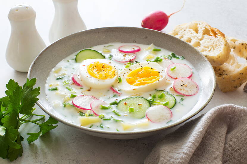 Die hat schon meine Urgrossmutter an heissen Sommertagen zubereitet. Zeitlos lecker und gesund. Falls keine Radischen auf dem Markt oder im Supermarkt erhältlich sind, können diese z. B. mit Frühlingszwiebelringen oder Peperoniwürfeli ersetzt werden. 