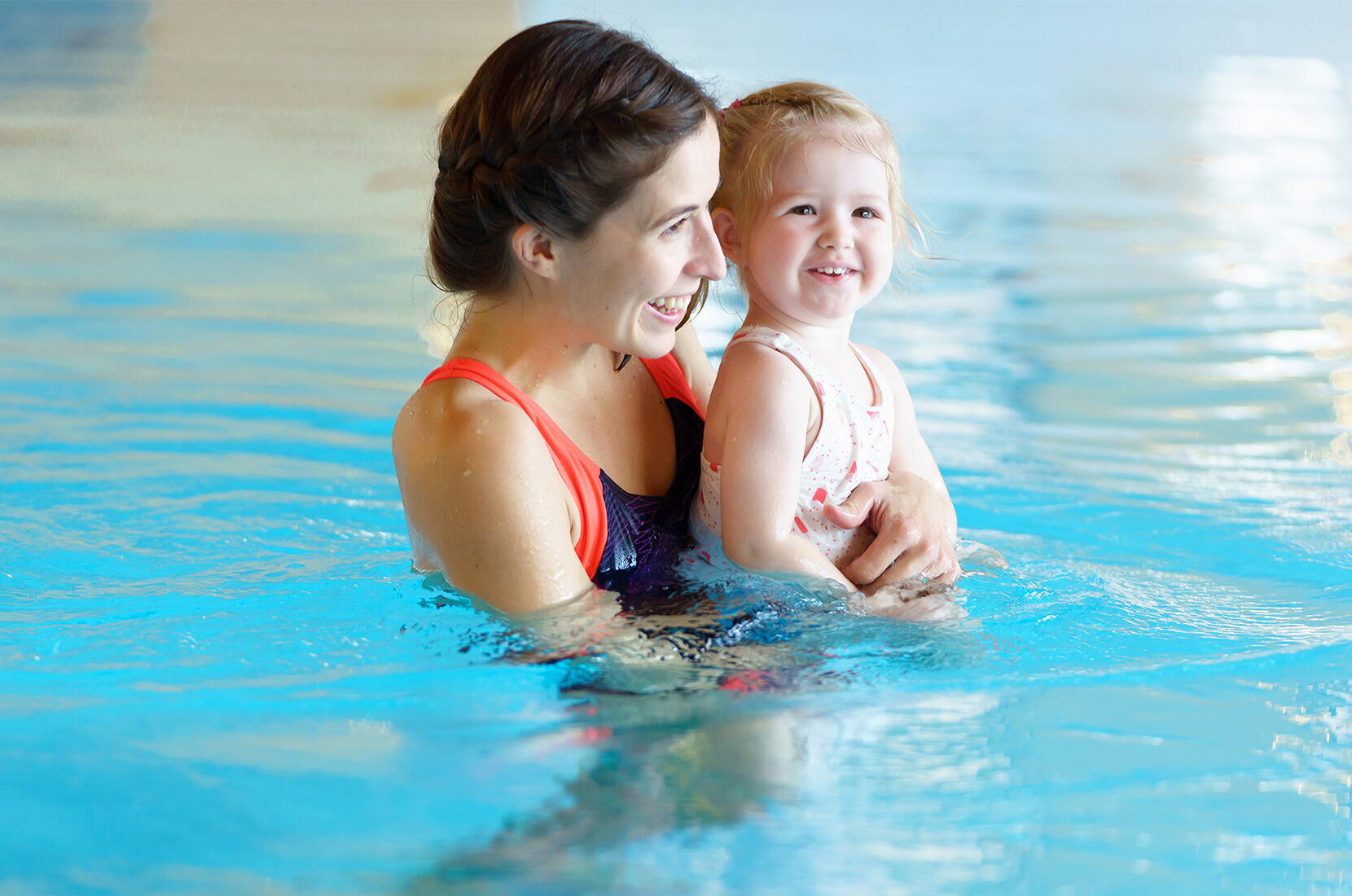 CHF 20.– Rabatt auf die Baby- und Kinderschwimmkurse von First Flow. Stärke mit Hilfe der Lektionen die Eltern-Kind-Beziehung und begleite dein Kind auf der Entdeckungstour des Element Wasser.