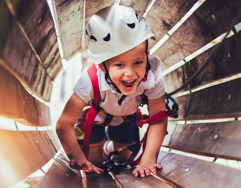 Ein Ausflug in einen Indoor- oder Outdoor-Seilpark ist für alle Familienmitglieder ein Highlight. Wusstest du, dass du in unserer Rubrik Angebote Rabattcodes und -gutscheine für diverse Seilparks findest? Reinschauen lohnt sich!