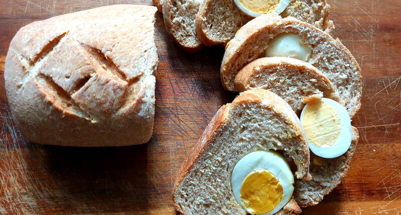 Ein leckeres Brot, dass nach dem Aufschneiden nach Wunsch belegt werden kann. Dazu eignet sich Käse, Wurst, Aufstrich oder Gemüse und Salat.