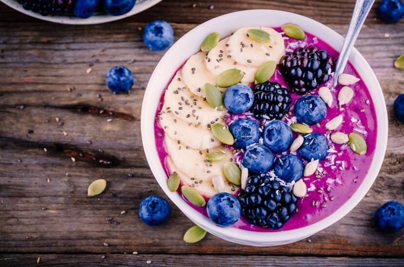 On pourrait s’imaginer qu’un «food bowl» est simplement un bol rempli de toutes sortes d’aliments. Mais en réalité, ces coupes de légumes panachés aux couleurs vives, loin d’être un nouveau phénomène de mode, nous viennent d’un lointain passé et nous invitent à remonter le temps en dirigeant le regard vers l’Asie.