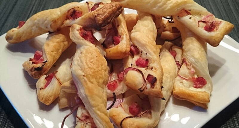 Die Flammkuchen Stängeli sind der ideale Snack für eine gemütlichen TV Abend oder fürs nächste Apéro mit Freunden und Familie.