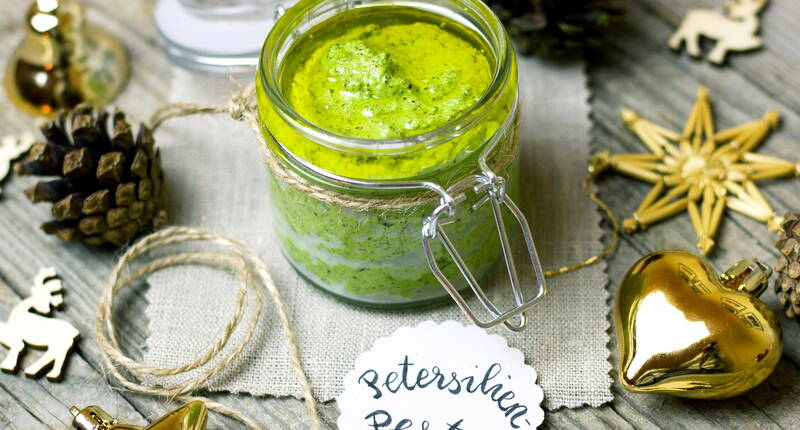 Das Pesto ist blitzschnell hergestellt, lecker und gesund und kann mehrere Wochen im Kühlschrank gelagert werden.