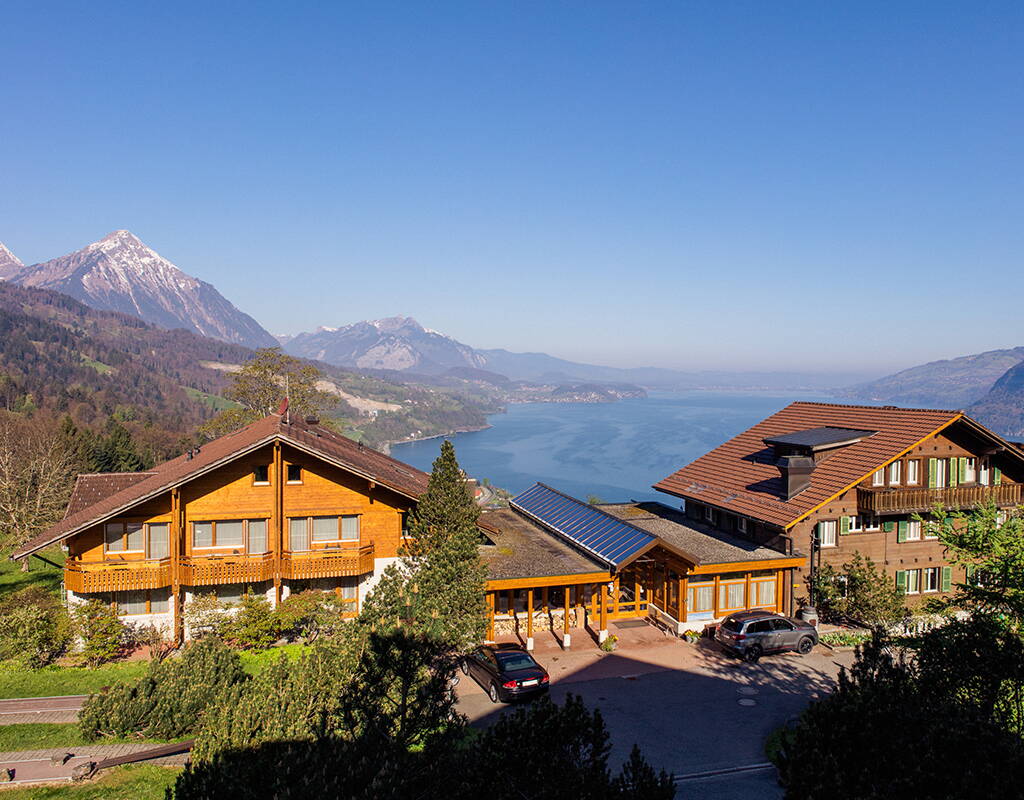 L'hotel a conduzione familiare Meielisalp è situato in una posizione assolutamente tranquilla e gode di una splendida vista sul lago di Thun. Qui troverete sicuramente la pace e dormirete sonni tranquilli. Il pacchetto comprende 7 notti con colazione a buffet e cena di 3 portate.