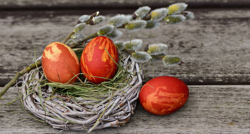 Was wir zur Osterzeit feiern, ist uns wohl allen bekannt. Woher aber die vielen verschiedenen Osterbräuche stammen ist meist  unbekannt. Oder es bestehen mehrere Geschichten weshalb ein bestimmter  Brauch genau so gefeiert wird. 