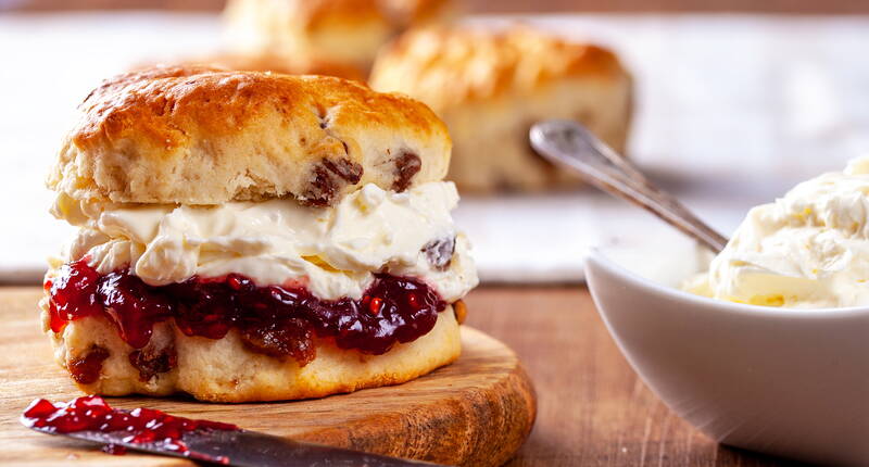 Kein Brot oder Hefe im Haus und die Geschäfte sind bereits geschlossen? Back für dich und deine Lieben einfach superleckere Scones!