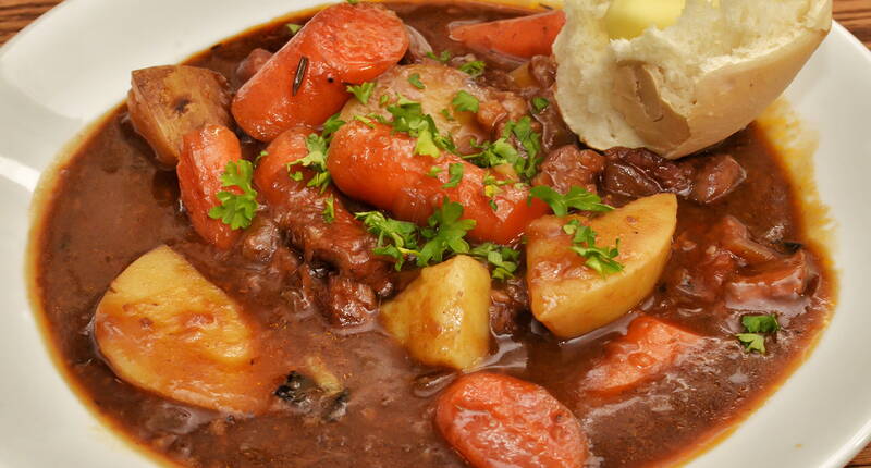 Das klassische Irish Stew (irischer Lammeintopf) ist das perfekte Gericht für kalte Herbst- und Wintertage.