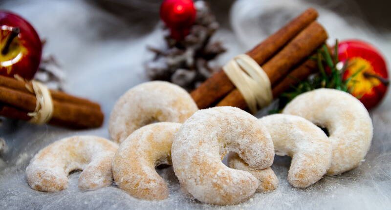 Ein traditionelles Rezept für deliziöse Vanillekipferl. Sie gehören zur Weihnachtszeit einfach dazu und sind äusserst beliebt.