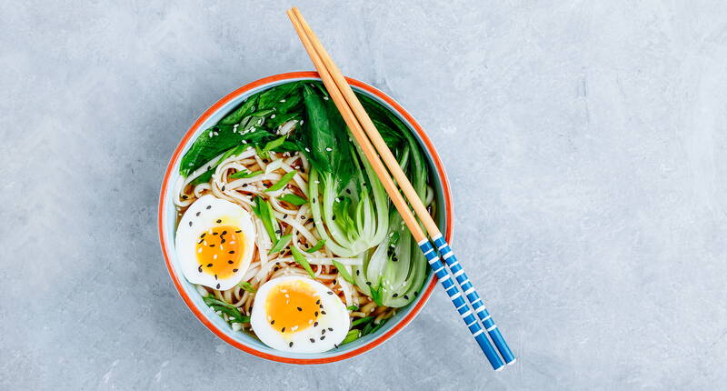 Die klassische japanische Suppe findet auch hier immer mehr Fans. Die Zutaten können beliebig ausgetauscht oder erweitert werden. Ob vegetarisch, mit Tofu oder durch die Beigabe von Fleisch oder Fisch, ist jede zubereitete Suppe anders. 