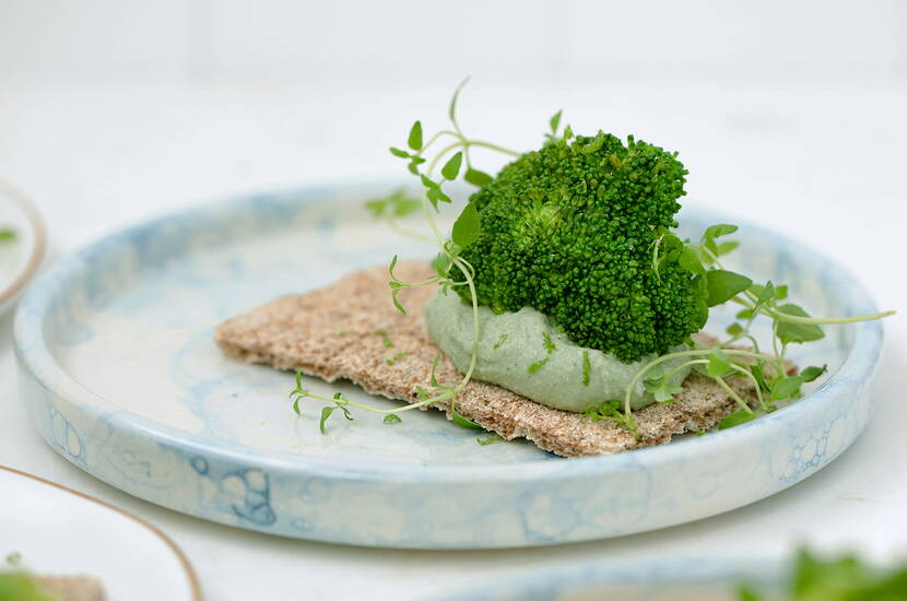 Mit Rezept für einen gesunden Petersilienaufstrich, welcher nur 45 Kalorien pro Portion enthält. Jetzt ausprobieren!