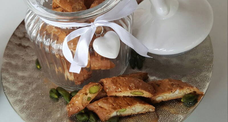 Perfekt als Geschenk oder für Besuch, welcher sich vegan ernährt. Die Cantucci können mit Pistazien oder Mandeln zubereitet werden.