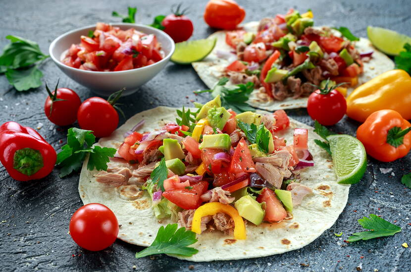 «To wrap» (envelopper) est tout un programme pour ce plat. De délicieuses galettes de pâte, fourrées de tout ce que l'on désire. Peu de plats sont aussi polyvalents que les tortillas farcies. 