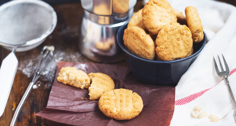 In nur 25 Minuten entstehen leckere Peanutbutter Cookies mit einem leichten Crunch-Effekt. Ein Rezept, welches du unbedingt ausprobieren musst.