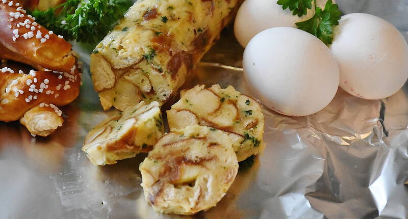 Ein einfaches und gelingsicheres Rezept zur Herstellung von Brezelknödeln. Dazu passen Schmorbraten und knackiger Salat.