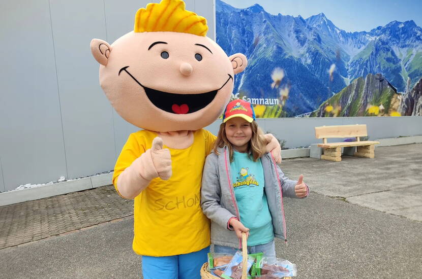 Am Ostersonntag, 31.3.2024 lohnt es sich besonders, ins Schongiland zu kommen. An diesem Feiertag werden im Schongiland nämlich Osterhasen aus Kuchen verteilt. Ja, ihr habt richtig gelesen: Nicht aus Schoggi sind die Häsli, sondern aus feinem gebackenem Kuchenteig. Es hät, solang’s hät. Mmmmh…