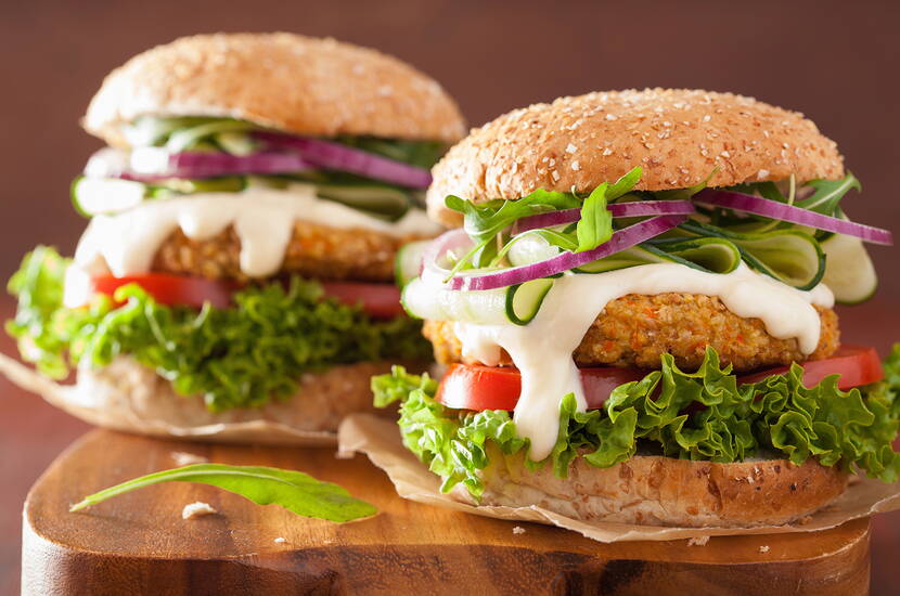 Des burgers végétariens, sans gluten et sans lactose pour une alimentation saine, complète et durable.