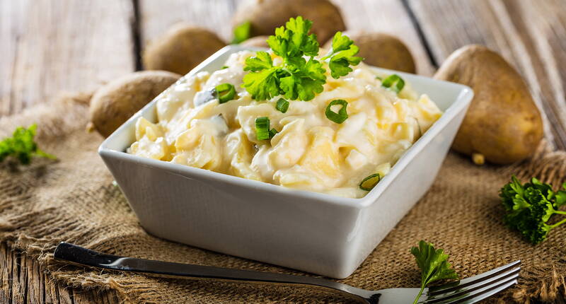 Leichter wird der Salat, wenn du die Mayonnaise durch Joghurt ersetzt oder ganz weglässt.