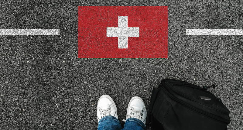 Immigration en Suisse – En tant qu'immigré, que devez-vous savoir sur le système d'assurance suisse? Quelles sont les polices d'assurance obligatoires et celles qui sont facultatives? Avez-vous besoin d'une assurance maladie, d'une assurance responsabilité civile locataire et/ou d'une assurance responsabilité civile automobile?