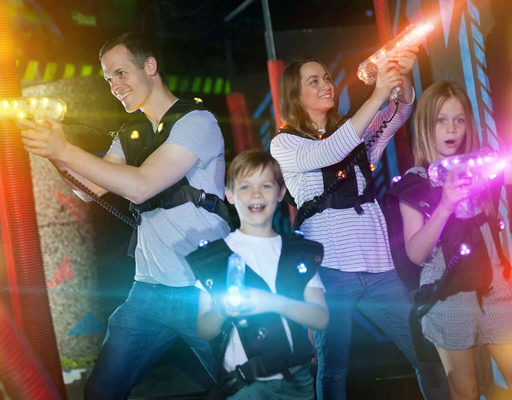 L'aventure, le plaisir et la diversité sont au rendez-vous dans ce parc de jeux coloré situé au cœur de la Suisse. Dévalez les 380 mètres de la piste de luge, visitez le Butterfly, le Schongi-Loop, la balançoire-dragon, l'aire de jeux couverte, le chantier pour enfants et bien plus encore! Une visite en vaut la peine. Depuis peu, les chiens sont également les bienvenus à Schongiland. Qu'est-ce que tu attends encore?