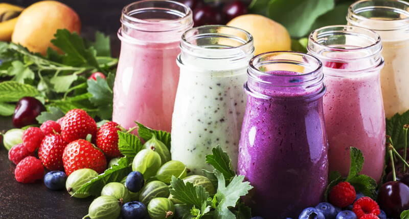 Smoothies d'été - Beaucoup de gens ont de la difficulté à boire suffisamment de liquides tout au long de la journée. Pendant cette phase, vous pouvez simplement vous rabattre sur les délicieux smoothies pour une alimentation saine et saine. Avec nos conseils de préparation et nos recettes, vous êtes assurés de réussir.